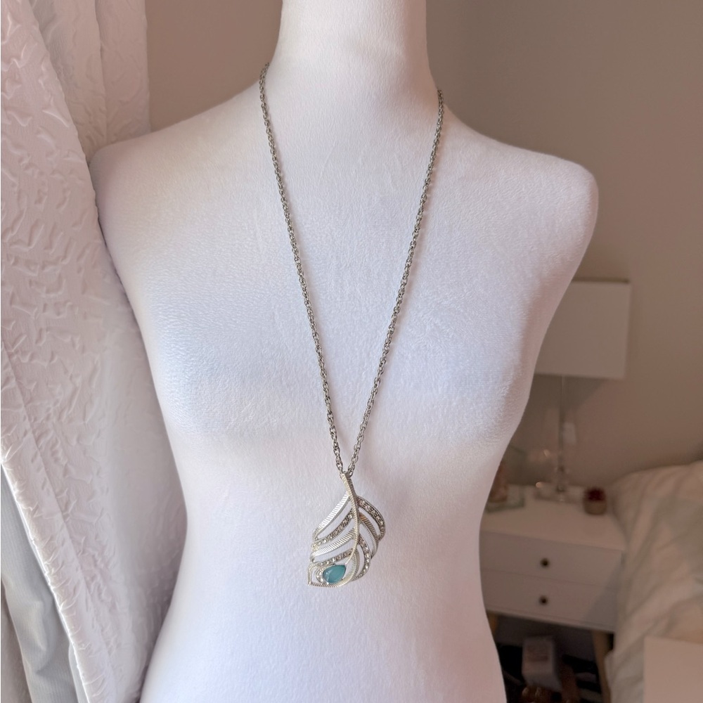 Vintage Silvertone  Pendant  Necklace with Blue Stone